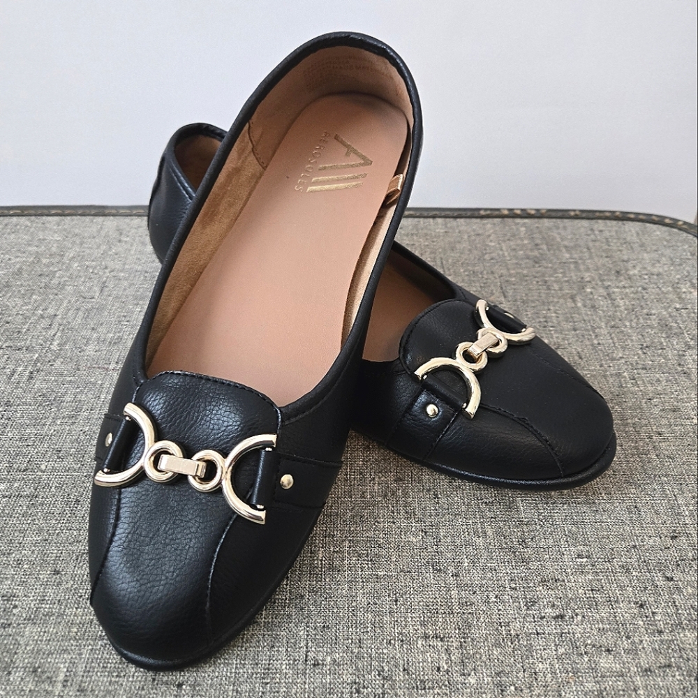 AEROSOLES Black and Gold Flats